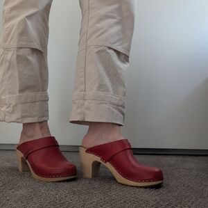 Swedish Hasbeens Red Leather Clogs size 40 GUC